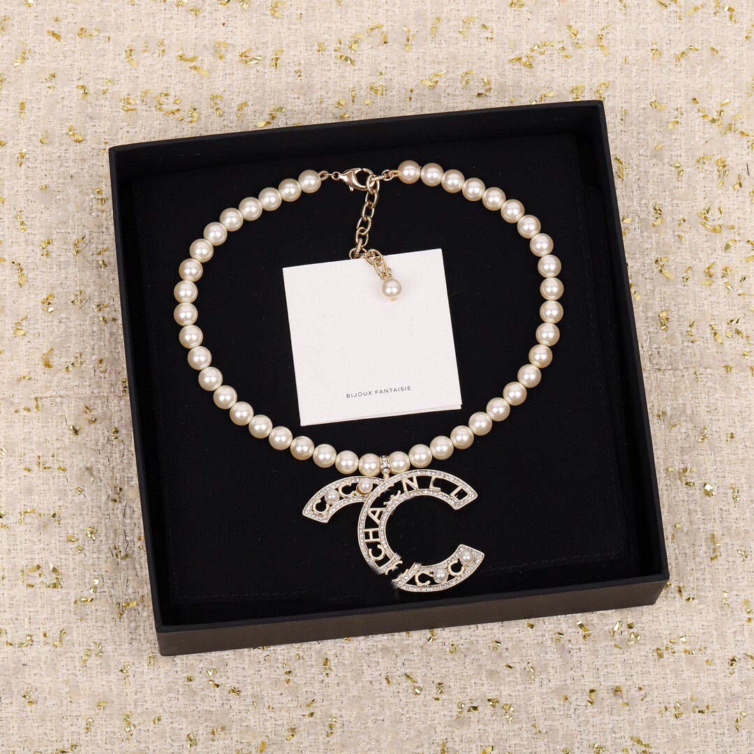 Top quality pendant necklace with hollow design diamond and pearl for women wedding jewelry gift have box stamp clearly PS3032A
Top quality pendant necklace with hollow design diamond and pearl for women wedding jewelry gift have box stamp clearly PS3032A