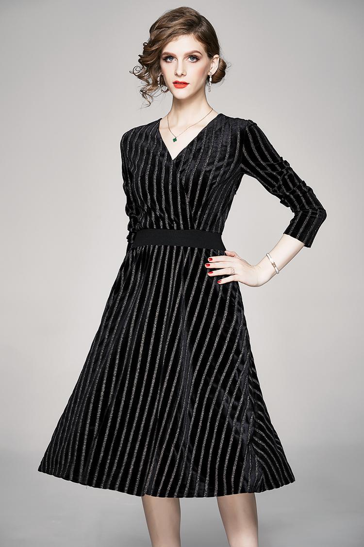 Casual Dresses ZUOMAN Women Autumn & Winter Elegant Velvet Dress Festa High Quality Vintage V-Neck Party Robe Femme Stripe Designer Vestidos, Black
Casual Dresses ZUOMAN Women Autumn & Winter Elegant Velvet Dress Festa High Quality Vintage V-Neck Party Robe Femme Stripe Designer Vestidos, Black
