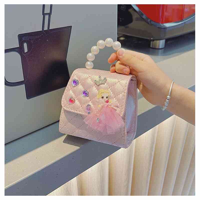 New style little fragrance girl Princess fashion Cute Girl Pearl portable messenger baby one shoulder foreign bag, Bow white
New style little fragrance girl Princess fashion Cute Girl Pearl portable messenger baby one shoulder foreign bag, Bow white
