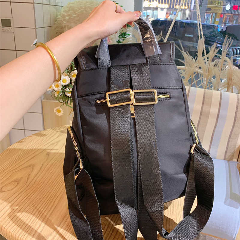 bag Backpack Style Luxury Handbags Designer Genuine Leather High-capacity Tote Fashion brand 4 Different colors With exquisite packaging and, Red
bag Backpack Style Luxury Handbags Designer Genuine Leather High-capacity Tote Fashion brand 4 Different colors With exquisite packaging and, Red