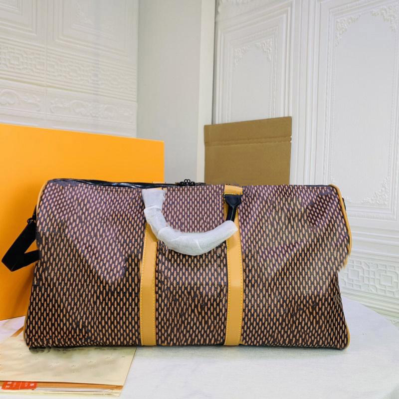 Designer men and women travel bag large capacity canvas leather fashion top quality soft with Zipper hand-carried shoulder-back available size 50-28-23 cm
Designer men and women travel bag large capacity canvas leather fashion top quality soft with Zipper hand-carried shoulder-back available size 50-28-23 cm