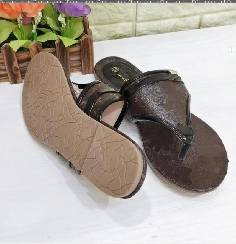 Summer Women Beach Shoes Fashion Woman Slide Sandals Ladies Flat Shoes Slip on Sandles Femme Designer Slippers size 35-42, Black
Summer Women Beach Shoes Fashion Woman Slide Sandals Ladies Flat Shoes Slip on Sandles Femme Designer Slippers size 35-42, Black
