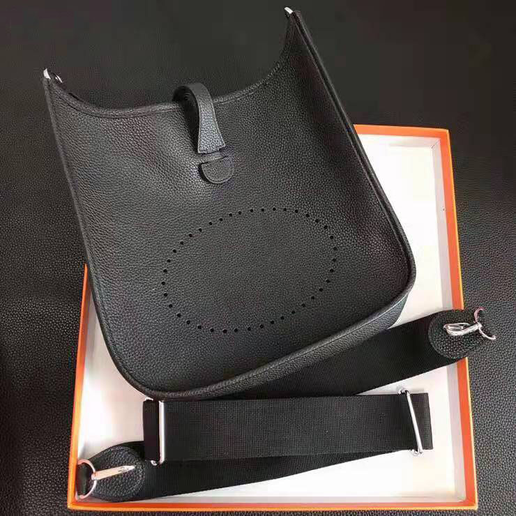 Hollow fashion shoulder bag leather handbag purse high quality female chain messenger designer casual storage bags Super soft feel matching color strap, Don't pay
Hollow fashion shoulder bag leather handbag purse high quality female chain messenger designer casual storage bags Super soft feel matching color strap, Don't pay