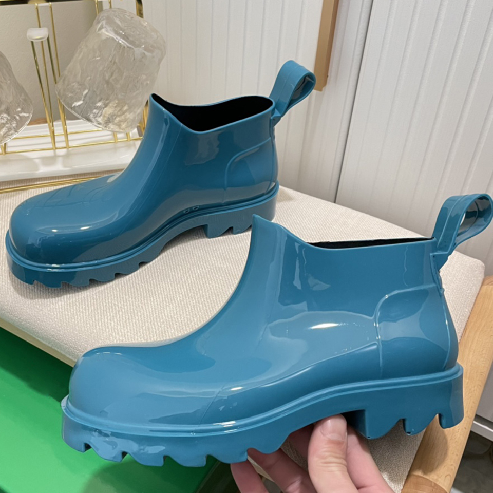 Designer rain boots spring women men fashion booties rubber sole non-slip wave shape multicolor size 35-45, Red
Designer rain boots spring women men fashion booties rubber sole non-slip wave shape multicolor size 35-45, Red