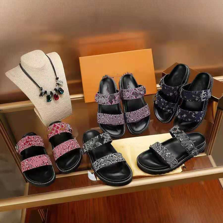 Thick sole strap strap sandals for women with diagonal jacquard fabric designer leather luxury slippers for women, Black
Thick sole strap strap sandals for women with diagonal jacquard fabric designer leather luxury slippers for women, Black