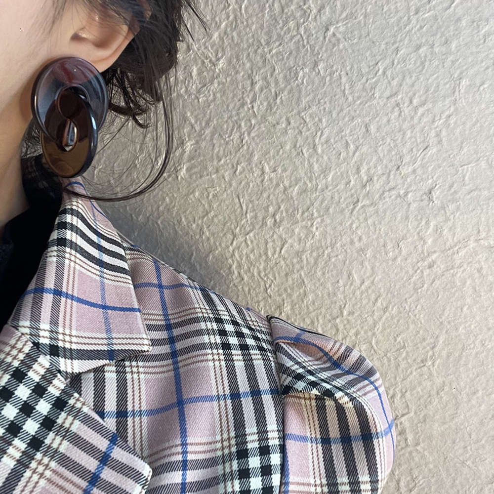 S925 silver needle tawny Circle Earrings coffee factor warm European transparent acrylic plate female stud 290
S925 silver needle tawny Circle Earrings coffee factor warm European transparent acrylic plate female stud 290