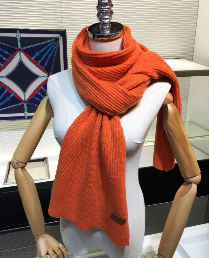 The latest style scarves in autumn and winter exquisite workmanship, double-sided cashmere scarf high-end quality same style for men and wom 
The latest style scarves in autumn and winter exquisite workmanship, double-sided cashmere scarf high-end quality same style for men and wom