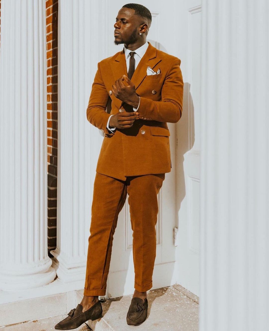 Fashion Double Breasted Mens Customized Wedding Tuxedos Peaked Lapel Groom Wear Dinner Prom Party Blazer (Jacket+Pants)