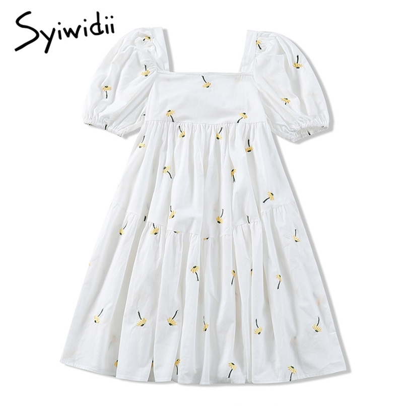 Boho Floral Embroidery Dresses Vintage Puff Sleeve Square Collar Summer Light Mini Party Cotton White Dress Women 210607
Boho Floral Embroidery Dresses Vintage Puff Sleeve Square Collar Summer Light Mini Party Cotton White Dress Women 210607