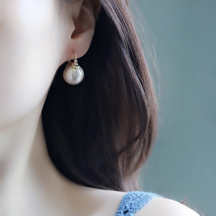 Pearl Ear Buckle Earrings Women's S925 Drop Net Red Real Tremella Nail New Fashion, Golden
Pearl Ear Buckle Earrings Women's S925 Drop Net Red Real Tremella Nail New Fashion, Golden