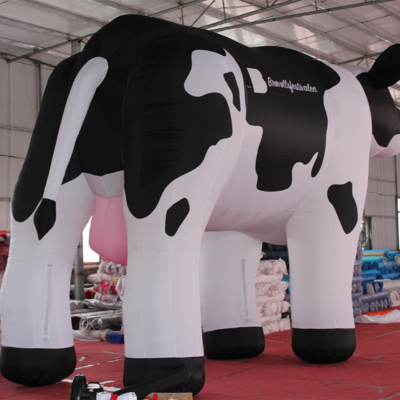 8/10/13/16ft or Custom giant inflatable Dutch dairy cows for advertising made in China