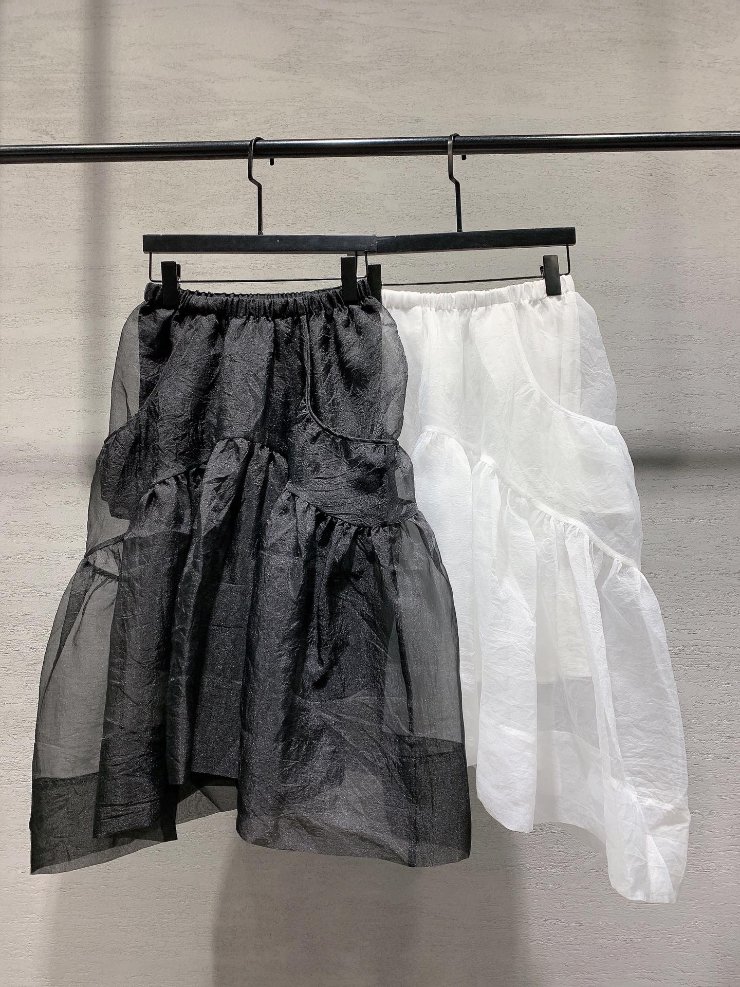 Milan Runway 2021 White/Black Organza Silk Women Skirts Designer Venice Lace Ball Gown Skirts Womens 052101
Milan Runway 2021 White/Black Organza Silk Women Skirts Designer Venice Lace Ball Gown Skirts Womens 052101