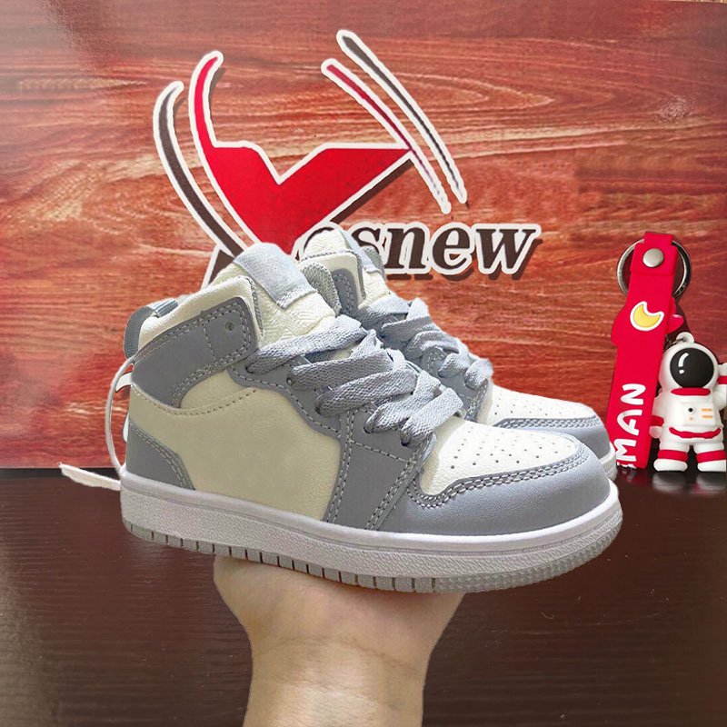 infant baby boy kids Jumpman 1 High OG Basketball shoes Designer Toddler baskets enfants Sneakers trainers, Color 04
infant baby boy kids Jumpman 1 High OG Basketball shoes Designer Toddler baskets enfants Sneakers trainers, Color 04