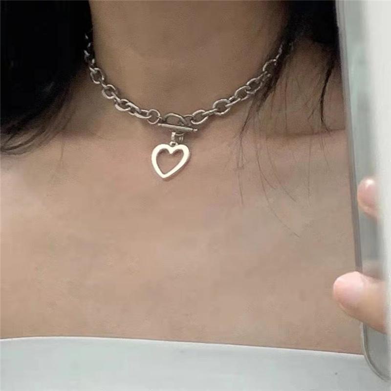 Pendant Necklaces Bloggers Love For Women Hip Hop Metallic Exaggerated Thick Chain Fan Heart Shaped OT Necklace Jewelry Gift
Pendant Necklaces Bloggers Love For Women Hip Hop Metallic Exaggerated Thick Chain Fan Heart Shaped OT Necklace Jewelry Gift