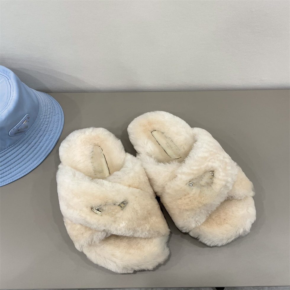 Luxury Designer Women Wool Slippers Fashionable Winter Warm Fur Flat Heeled Loafers Slip-On Furry Slipper Top Quality Comfortable Cosy, Color4
Luxury Designer Women Wool Slippers Fashionable Winter Warm Fur Flat Heeled Loafers Slip-On Furry Slipper Top Quality Comfortable Cosy, Color4