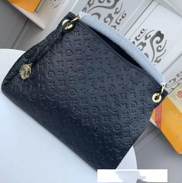 LVLOUISVITTON VUTTON 2021 portable one-shoulder messenger travel bags, wallets, various combinations of new luxury designer handbags
LVLOUISVITTON VUTTON 2021 portable one-shoulder messenger travel bags, wallets, various combinations of new luxury designer handbags