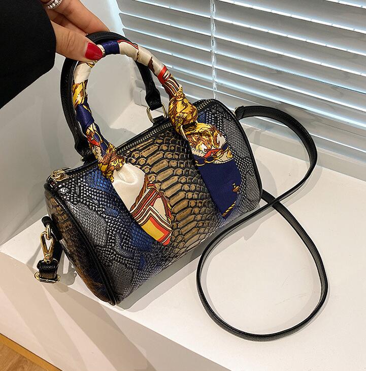 Factory Outlet women leather messenger bag elegant fashion Ribbons handbags sweet small fresh contrast shoulder bags street trend crocodile handbag
Factory Outlet women leather messenger bag elegant fashion Ribbons handbags sweet small fresh contrast shoulder bags street trend crocodile handbag