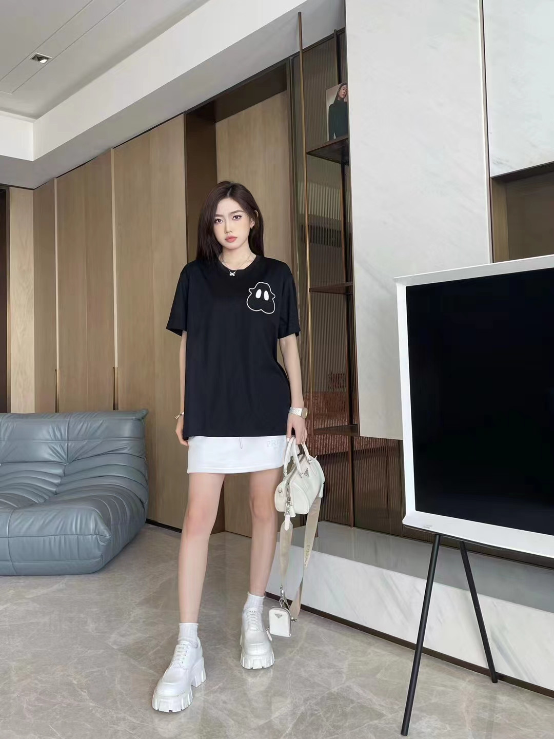 Designer Luxury Women's T-Shirt Men's T-Shirt 2022 Spring Cotton Lightweight Breathable Fashion Casual Young Cute T-Shirts Size SML, White
Designer Luxury Women's T-Shirt Men's T-Shirt 2022 Spring Cotton Lightweight Breathable Fashion Casual Young Cute T-Shirts Size SML, White