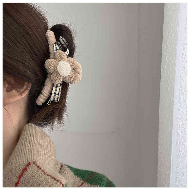 Hair Accessories South Korean Plush Flower pin Back of Head Grasping Clip Temperament Lovely Shark Headdress pin