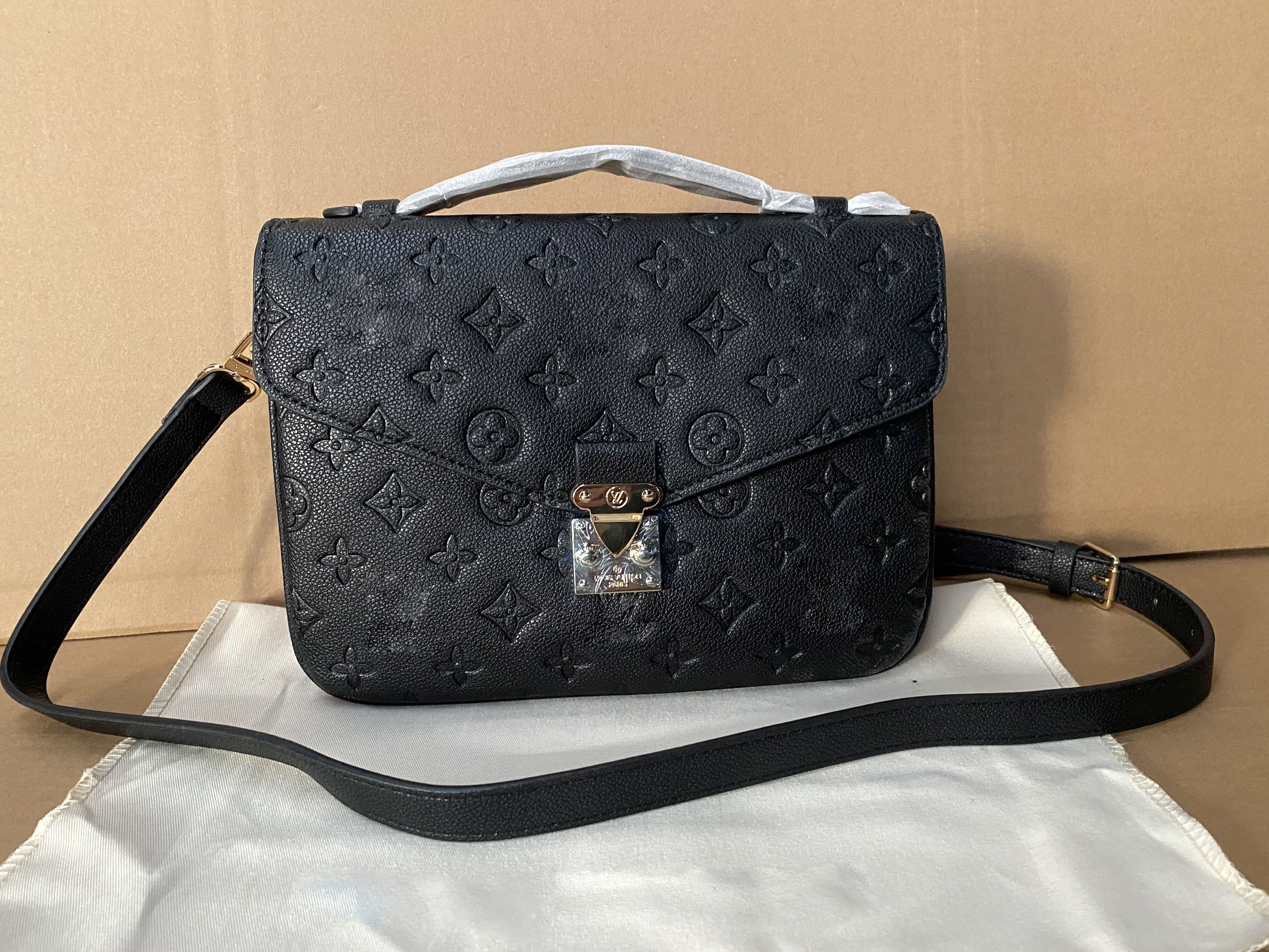 LVLOUISVITTON bagVUTTON Women Handbag Messenger Bag Designers Crossbody Leather METIS Elegant Shoulder
LVLOUISVITTON bagVUTTON Women Handbag Messenger Bag Designers Crossbody Leather METIS Elegant Shoulder