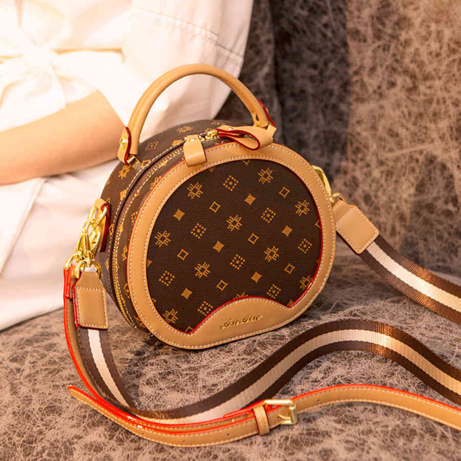 Bag Women' Small Round Fashion Printing One Shoulder Wide Band Messenger Cake 09CR0512
Bag Women' Small Round Fashion Printing One Shoulder Wide Band Messenger Cake 09CR0512