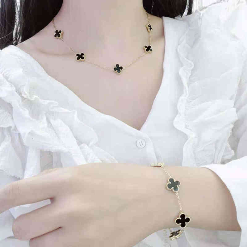 New Fashion Stainls Steel Women Clover Set Jewelry Luxury Brand 18K Gold Necklace Bracelet
New Fashion Stainls Steel Women Clover Set Jewelry Luxury Brand 18K Gold Necklace Bracelet