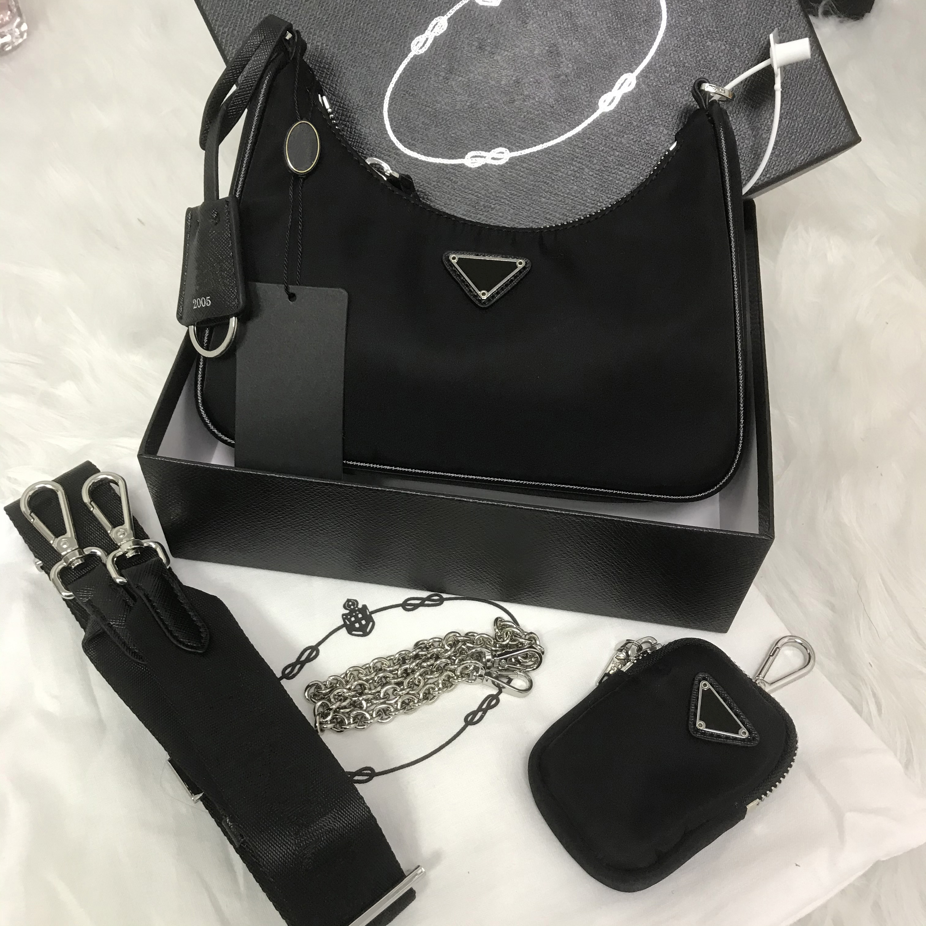 Original hobo leather bag 2021 nose wing black road Ken bean wind retro same paragraph French stick female bracelet method messenger wallet, Box
Original hobo leather bag 2021 nose wing black road Ken bean wind retro same paragraph French stick female bracelet method messenger wallet, Box