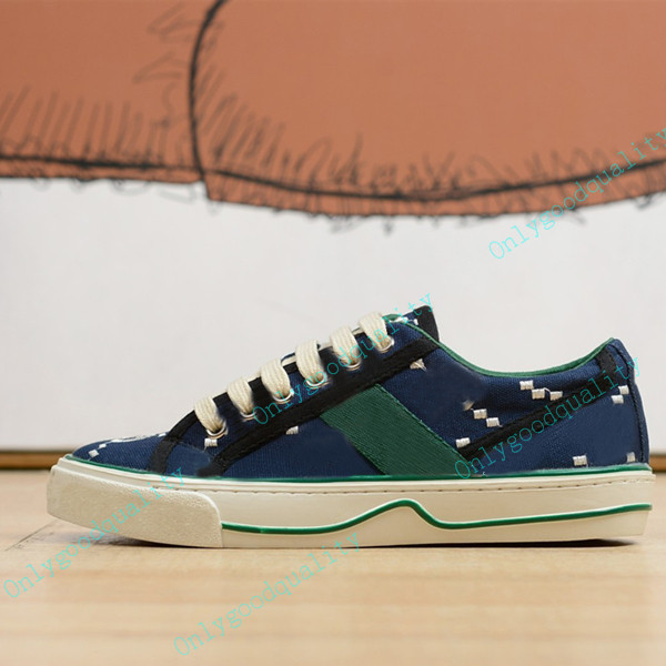 Canvas casual shoes for Men women sports sneaker black blue fashion comfortable flat White Wedding Dresssize 35-45
Canvas casual shoes for Men women sports sneaker black blue fashion comfortable flat White Wedding Dresssize 35-45