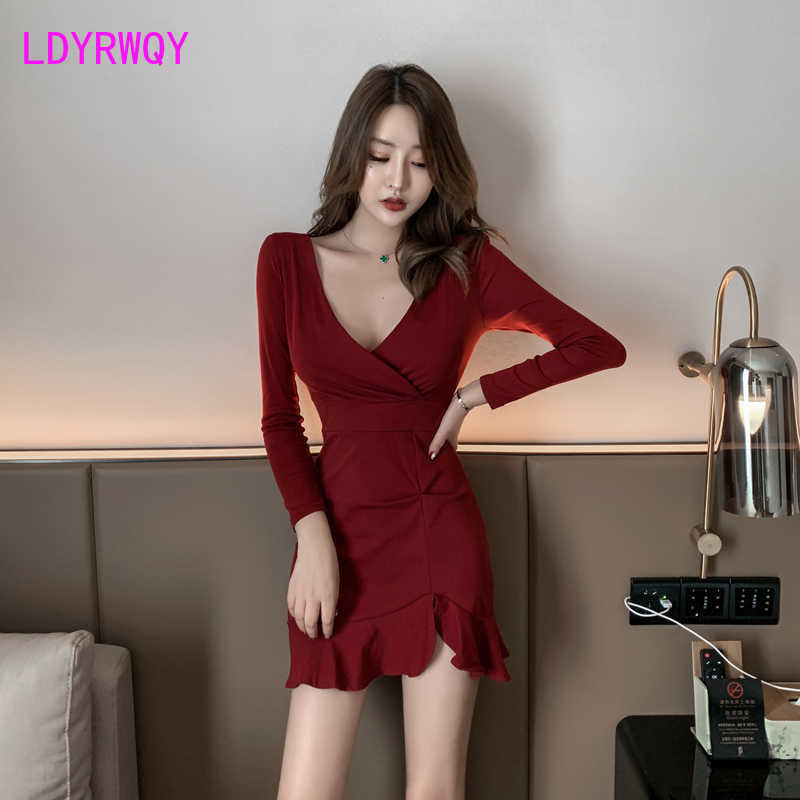 Korean version of low-cut irregular thin sexy V-neck long-sleeved fashion fishtail dress 210603, Burgundy
Korean version of low-cut irregular thin sexy V-neck long-sleeved fashion fishtail dress 210603, Burgundy