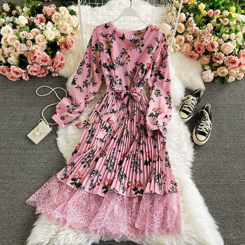 Autumn Winter Vintage Flower Printed Lace Patchwork Midi Dress Women Casual V-Neck Long Sleeve Pleated Vestidos Female Fashion Y0603, Black
Autumn Winter Vintage Flower Printed Lace Patchwork Midi Dress Women Casual V-Neck Long Sleeve Pleated Vestidos Female Fashion Y0603, Black