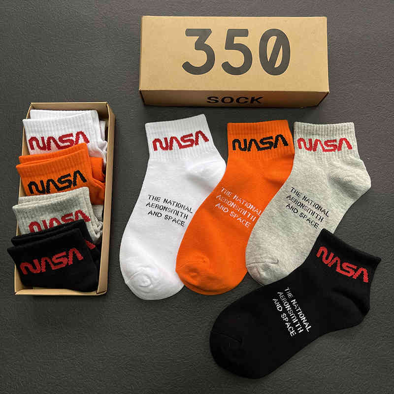 Fashion Ins Socks Crew Male Tide Street Europe Hip Hop 350 Tidal Youth Men and Girl Personality Breathable 4 Pairs/box, 4gray
Fashion Ins Socks Crew Male Tide Street Europe Hip Hop 350 Tidal Youth Men and Girl Personality Breathable 4 Pairs/box, 4gray