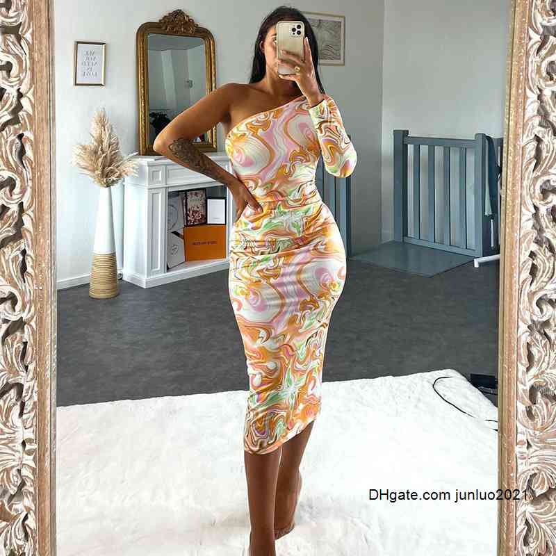 2021 Autumn And Winter New Women' Fashion Printed Slant Shoulder Long Sleeve Slim Dress, Red
2021 Autumn And Winter New Women' Fashion Printed Slant Shoulder Long Sleeve Slim Dress, Red