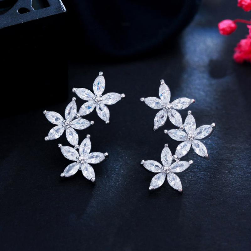 Stud CWWZircons Trendy White Cubic Zirconia Silver Color Cluster Flower Leaf Earrings For Women Chic Korean Style Jewelry CZ933, Golden;silver
Stud CWWZircons Trendy White Cubic Zirconia Silver Color Cluster Flower Leaf Earrings For Women Chic Korean Style Jewelry CZ933, Golden;silver