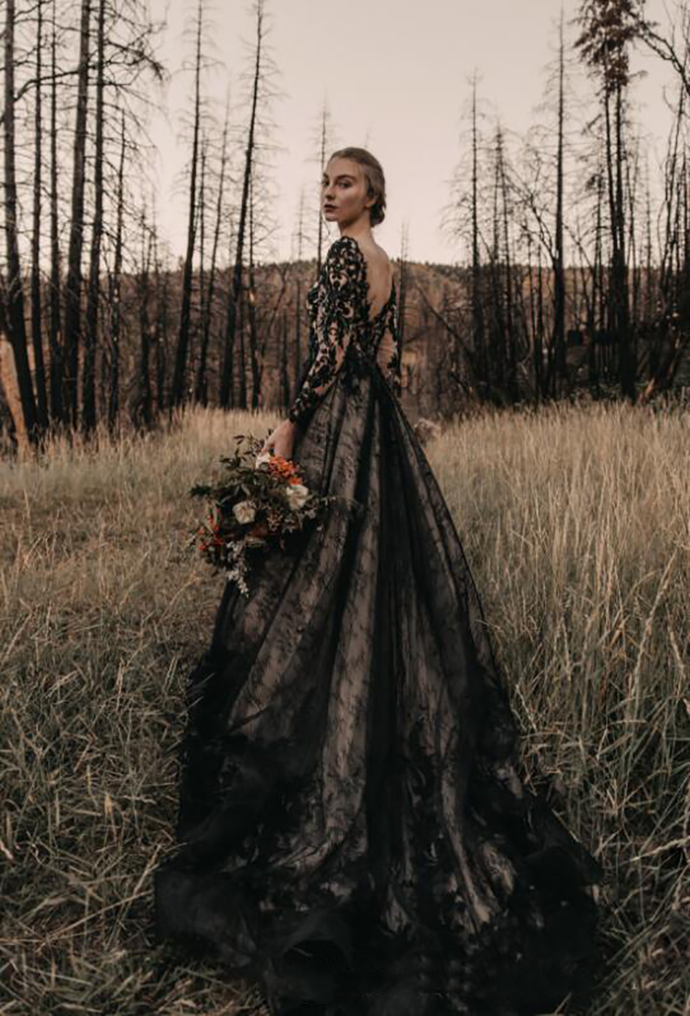 Black Gothic Full Dresses A Line Long Sleeves V Neck Court Train Vintage Bridal Gowns Plus Size Wedding Wear Intage