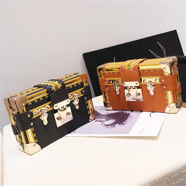 women handbag artwork embroidery bags street trend Twist Lock hard box clutch handbags personality Metallic rivet womens messenger bag
women handbag artwork embroidery bags street trend Twist Lock hard box clutch handbags personality Metallic rivet womens messenger bag