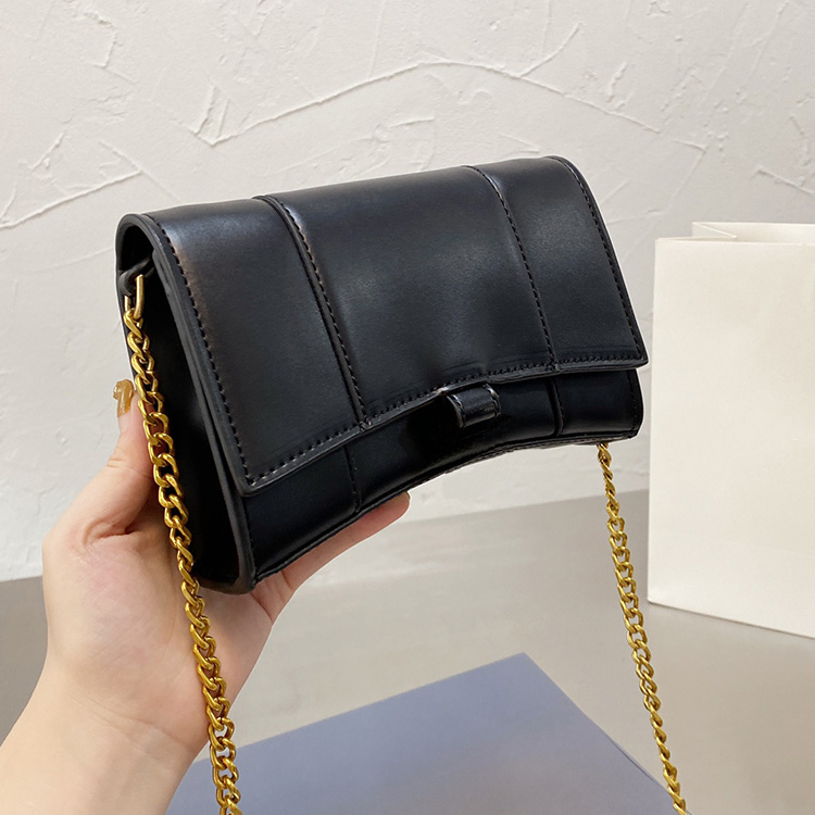 Lady classic Hobos Fashion Messenger Bags girls crossbody bag size 20*13cm Designer chain purse MINI POUCH, Sky blue with blue b
Lady classic Hobos Fashion Messenger Bags girls crossbody bag size 20*13cm Designer chain purse MINI POUCH, Sky blue with blue b