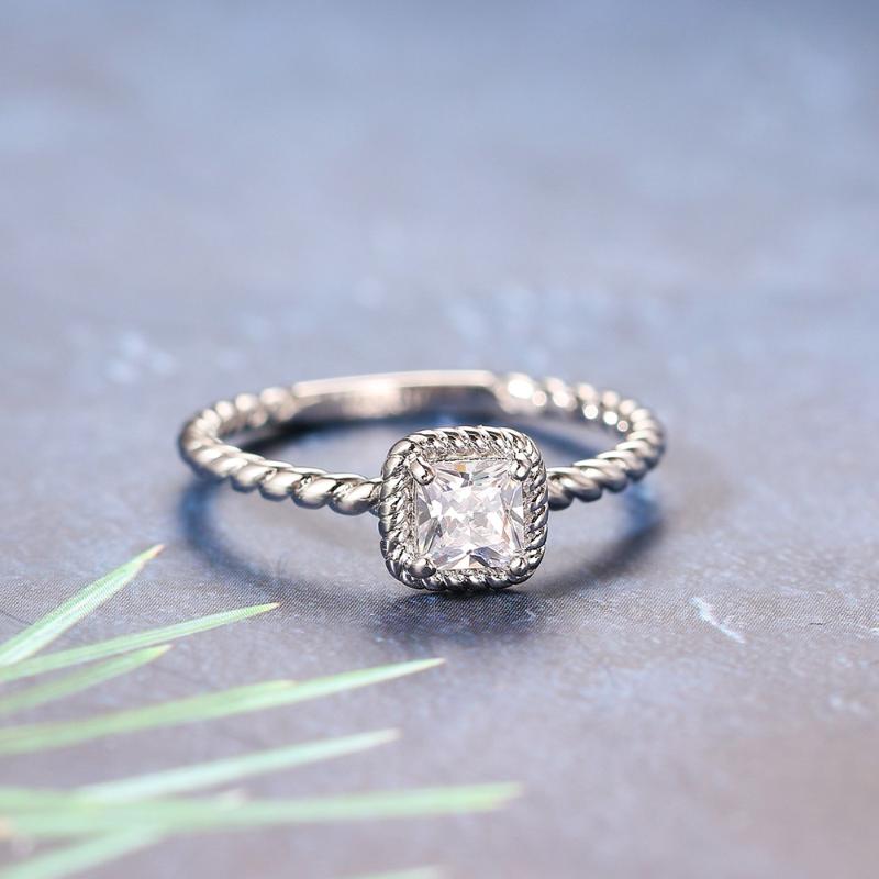 Cluster Rings Crystal Promise Ring For Women Korean Zircon Engagement Finger Accessories Twisted White Gold Teens Jewelry Wholesale R445, Golden;silver
Cluster Rings Crystal Promise Ring For Women Korean Zircon Engagement Finger Accessories Twisted White Gold Teens Jewelry Wholesale R445, Golden;silver