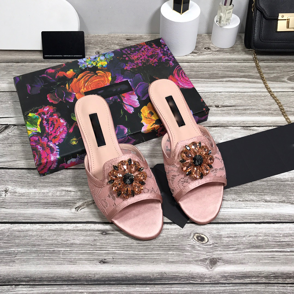 2021 Women Autumn and winter high quality sunflower lace slippers designer ladies sheepskin feet With Box Gift, #0
2021 Women Autumn and winter high quality sunflower lace slippers designer ladies sheepskin feet With Box Gift, #0