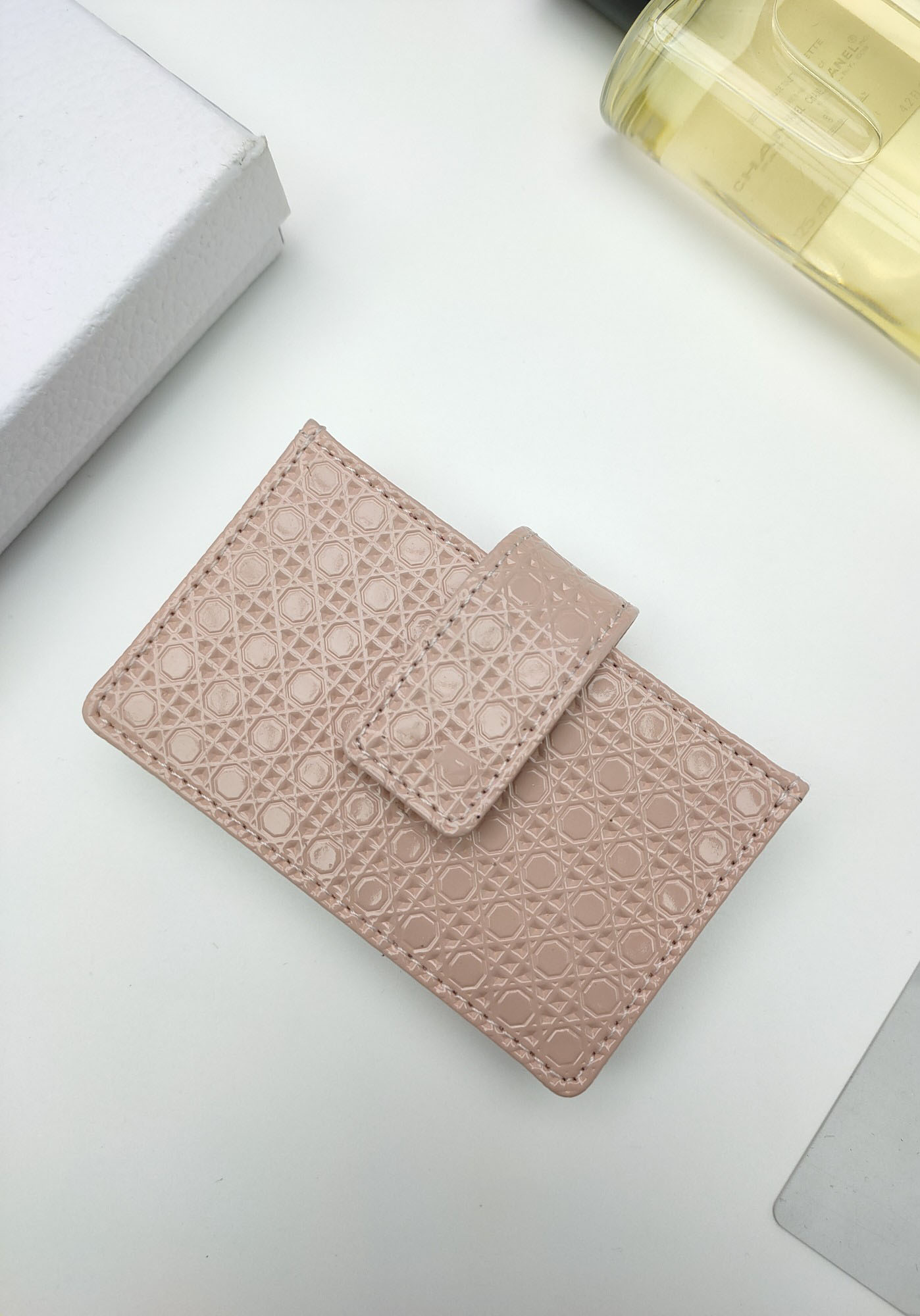 High-quality men's and women's Wallet Bag with Short Fashionable Leather Case Size: 10.5*6*3cm
High-quality men's and women's Wallet Bag with Short Fashionable Leather Case Size: 10.5*6*3cm