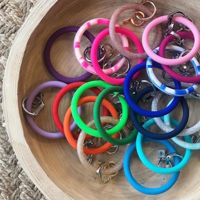 Keychains Flatfoosie Fashion O Sequin Silica Gel Wear Bracelet Keychain For Women Gifts Exaggerated Circle Wristlet Car Jewelry
Keychains Flatfoosie Fashion O Sequin Silica Gel Wear Bracelet Keychain For Women Gifts Exaggerated Circle Wristlet Car Jewelry