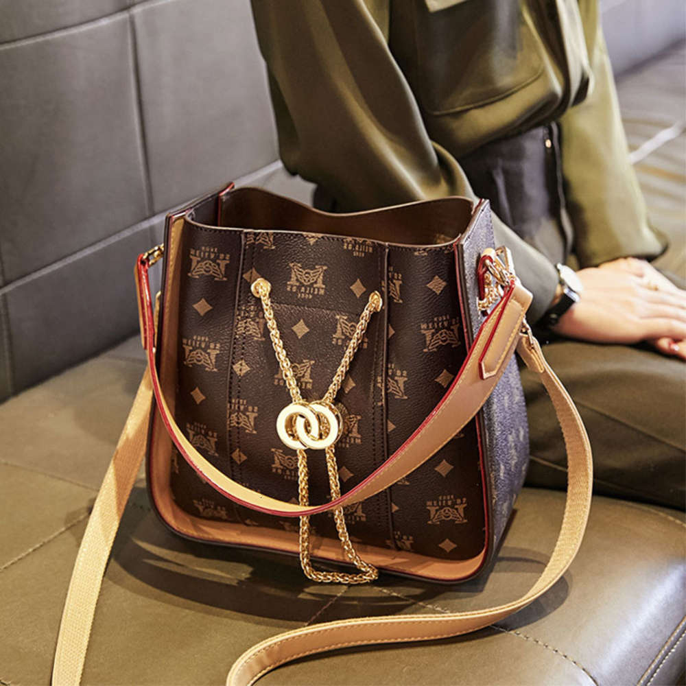 HBP Hong Kong Leather Women's bag 2021 fashion versatile large capacity bucket atmosphere portable One Shoulder Messenger, Main color
HBP Hong Kong Leather Women's bag 2021 fashion versatile large capacity bucket atmosphere portable One Shoulder Messenger, Main color