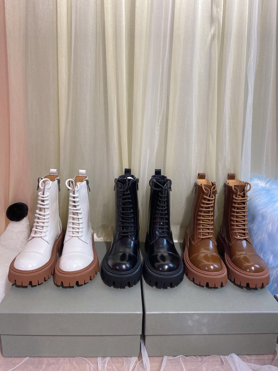 2021 black brown white locomotive mid-tube boot lace-up boots short booties thick-soled increased female autumn British style student shoes
2021 black brown white locomotive mid-tube boot lace-up boots short booties thick-soled increased female autumn British style student shoes