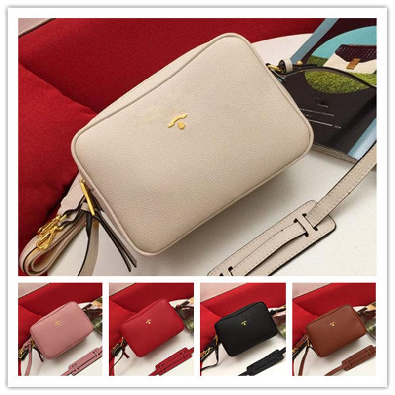 Designer Luxury Leather Crossbody Pochette Bag Shoulder Bag Camera Bag Size: 23-16-10CM
Designer Luxury Leather Crossbody Pochette Bag Shoulder Bag Camera Bag Size: 23-16-10CM