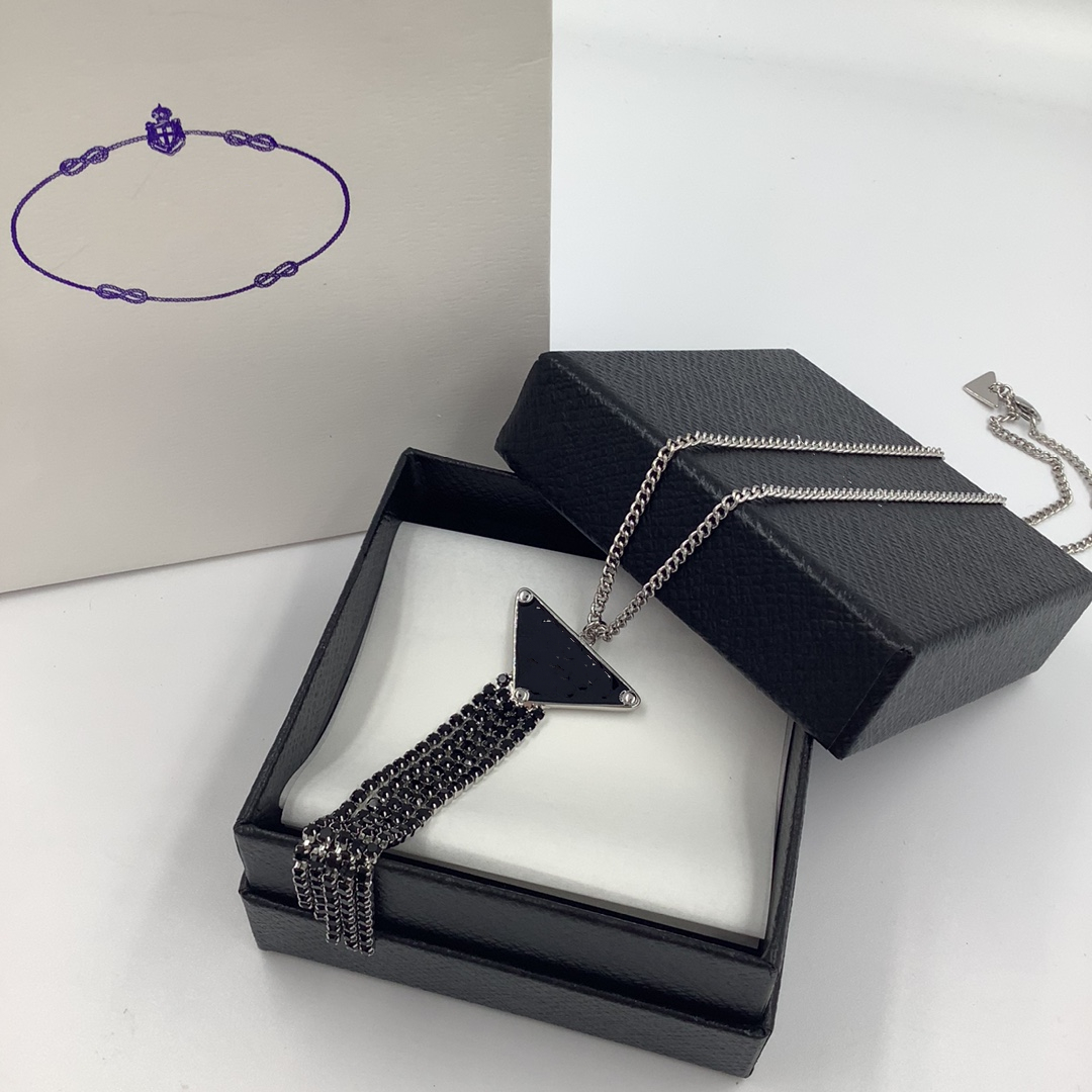 Luxury Symbole Pendant Necklaces Fashion for Man Woman Highly Quality Women Party Wedding Fringes Triangles Lovers gift hip hop jewelry
Luxury Symbole Pendant Necklaces Fashion for Man Woman Highly Quality Women Party Wedding Fringes Triangles Lovers gift hip hop jewelry