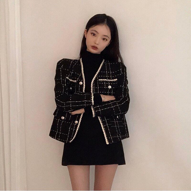 Women' Jackets Korean Luxury Designer Wool Coat Women Black Vintage V Neck Plaid Tweed Golden Buttons Elegant Office Lady Outwear
Women' Jackets Korean Luxury Designer Wool Coat Women Black Vintage V Neck Plaid Tweed Golden Buttons Elegant Office Lady Outwear