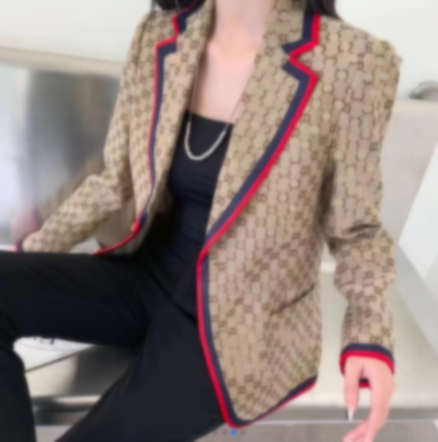 Simple and thin double G V-neck two-button design loose casual long-sleeved cardigan suit jacket female 820, White;black
Simple and thin double G V-neck two-button design loose casual long-sleeved cardigan suit jacket female 820, White;black