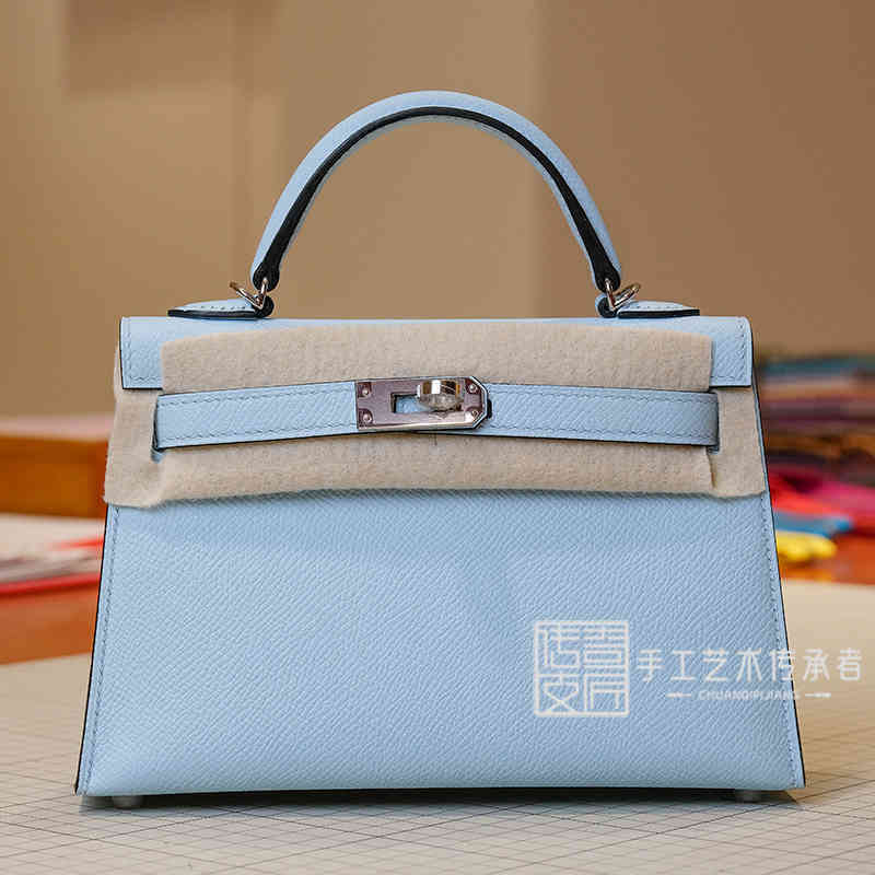 Designer Herme Handbags keilys Mini 2022 2nd Generation Epsom Leather Breeze Blue 19cm Silver Button Single Shoulder Messenger Bag
Designer Herme Handbags keilys Mini 2022 2nd Generation Epsom Leather Breeze Blue 19cm Silver Button Single Shoulder Messenger Bag