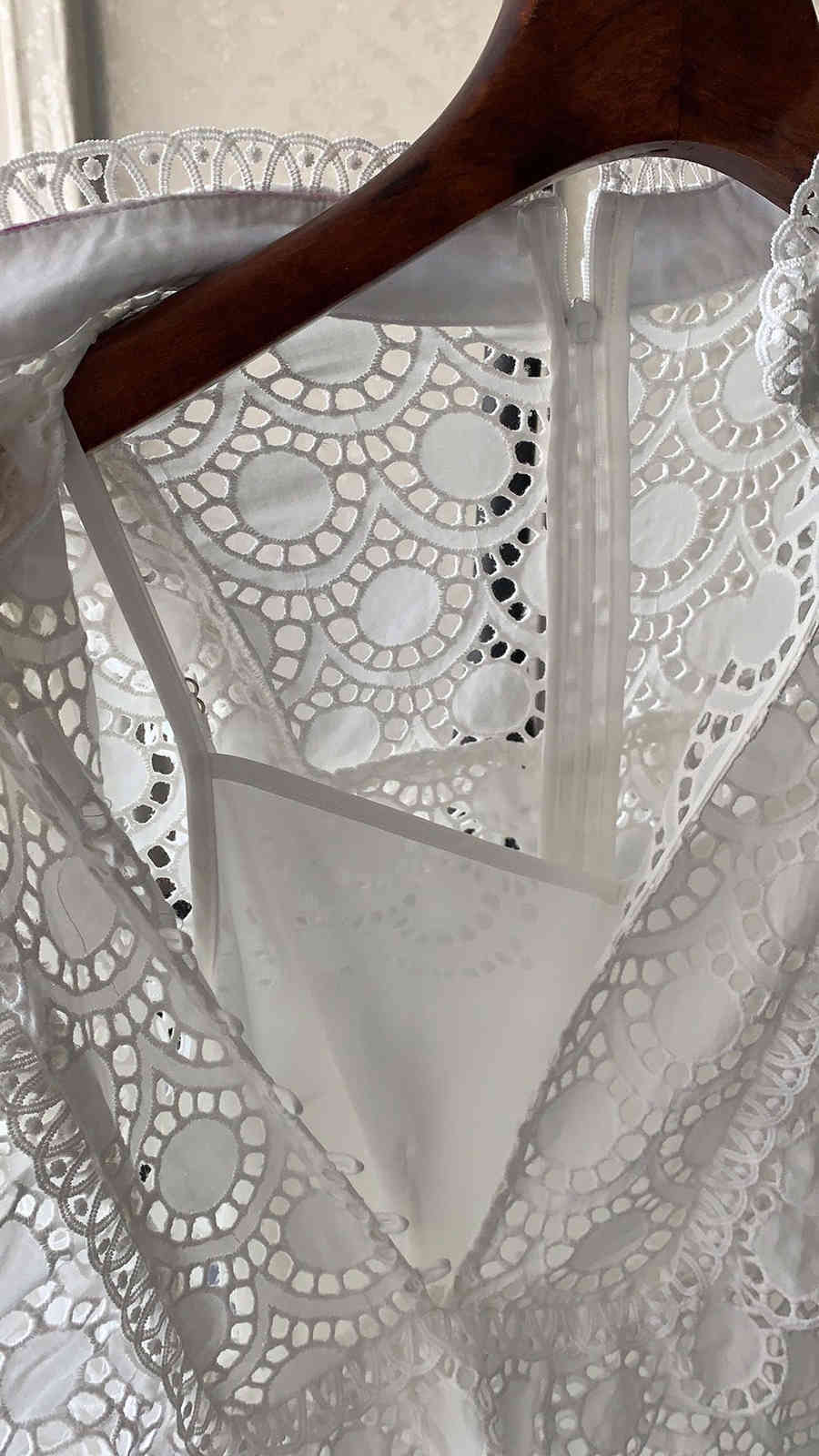 Free Women's White Hollow Embroidered Dress Vestidos Sexy V-neck Lantern Sleeve Ruffled Party Long 210524