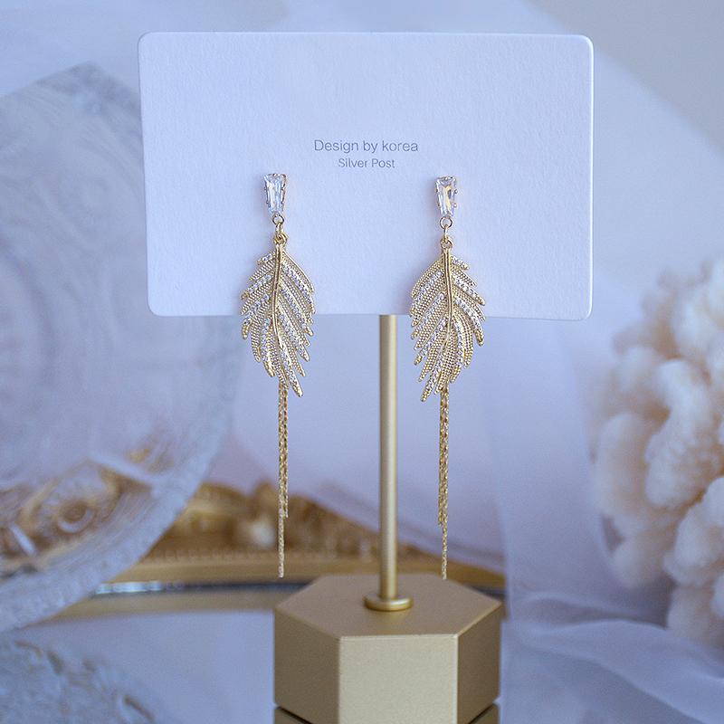 Dangle & Chandelier Exquisite Fashion Trend Leaves Tassel Drop Earrings For Women Girl Temperament Jewelry Zirconia S925 Needle Party Fi
Dangle & Chandelier Exquisite Fashion Trend Leaves Tassel Drop Earrings For Women Girl Temperament Jewelry Zirconia S925 Needle Party Fi