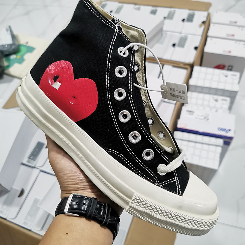 2020 New Luxury Classic Skate Shoes Chuck Canvas Play Jointly Big Eyes High Top Dot Heart Women Men Fashion Designer Sneakers Chaussures
2020 New Luxury Classic Skate Shoes Chuck Canvas Play Jointly Big Eyes High Top Dot Heart Women Men Fashion Designer Sneakers Chaussures